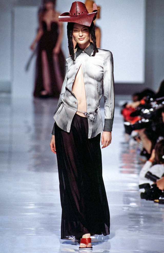 Shalom Harlow iconic catwalk moments 14